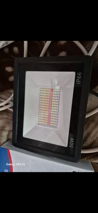 Прожектор продам 2 штуки.