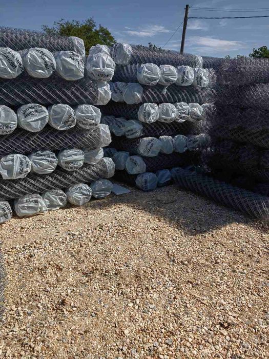 Плетена поцинкована оградна мрежа