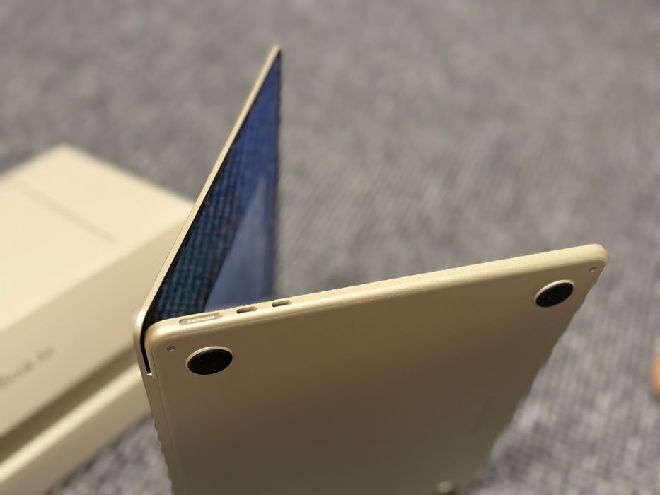 Macbook Air M4 starlight 16 GB RAM 256 ssd NOU GARANTIE sigilat