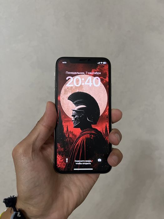 Продам iPhone X на 64GB