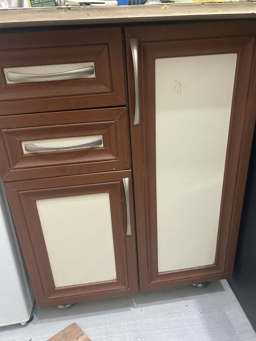 Кухнный шкаф  екеуі 15 мың