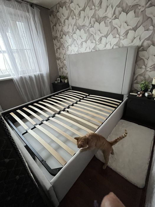 Продам двуспальную кровать