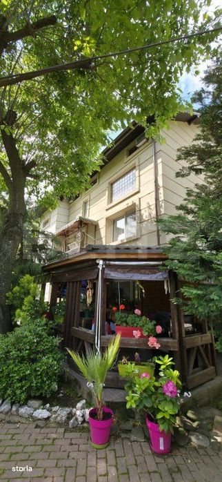 Proprietate Exclusivista: 2 Case, Piscina si Teren de Tenis pe 3833 mp