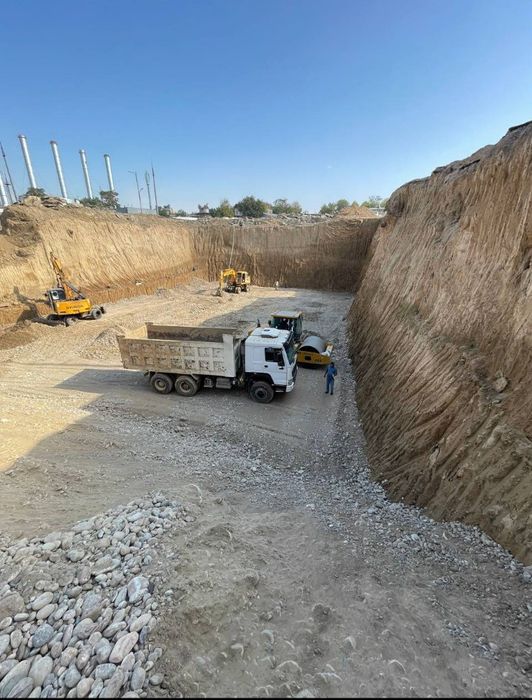 Услуги экскаваторов и самосвалов доставка клинит щебень песок булыга