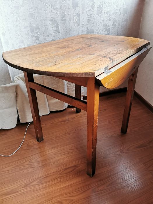 Стол из СССР. Дерево. Ретро. Фотодекор.