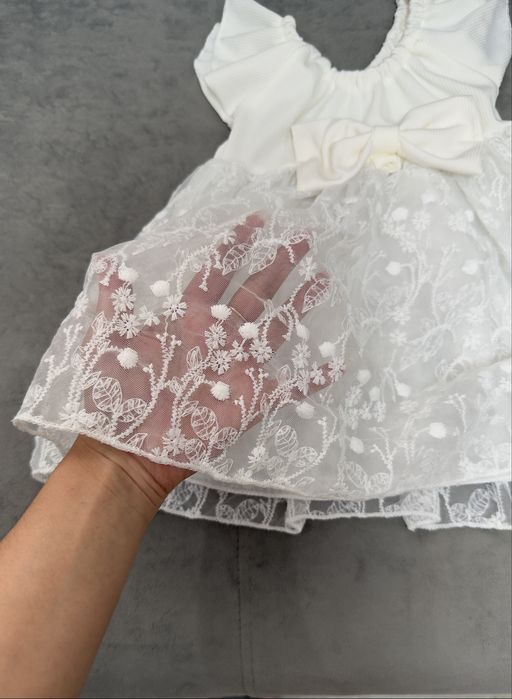 Нарядное платье на девочку