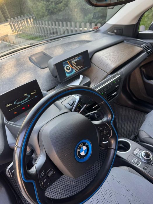 Продаю автомобиль BMW I3 гибрид