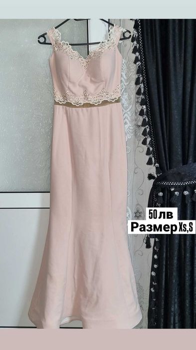 Продават се рокли