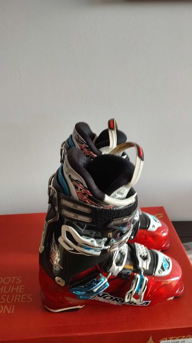Ски обувки Нордика