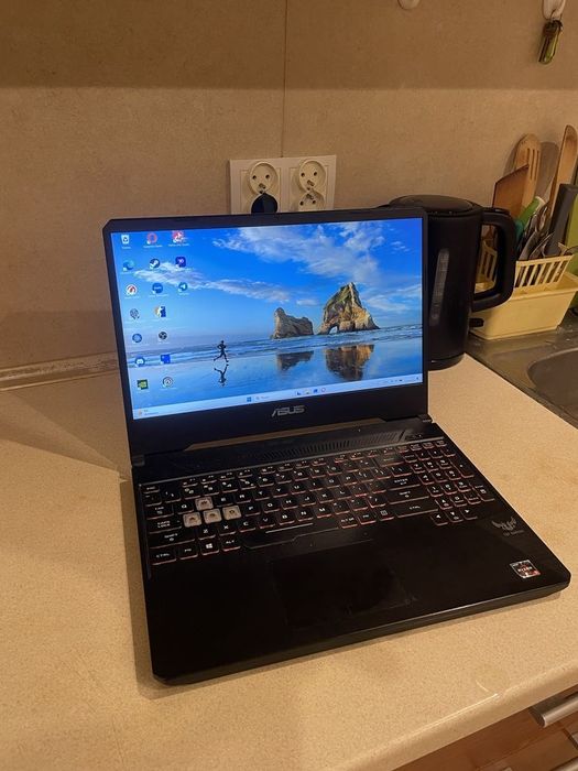 Vând Laptop Gaming Asus TUF FX505 Ryzen 7 16GB RAM GTX 1650 512GB SSD