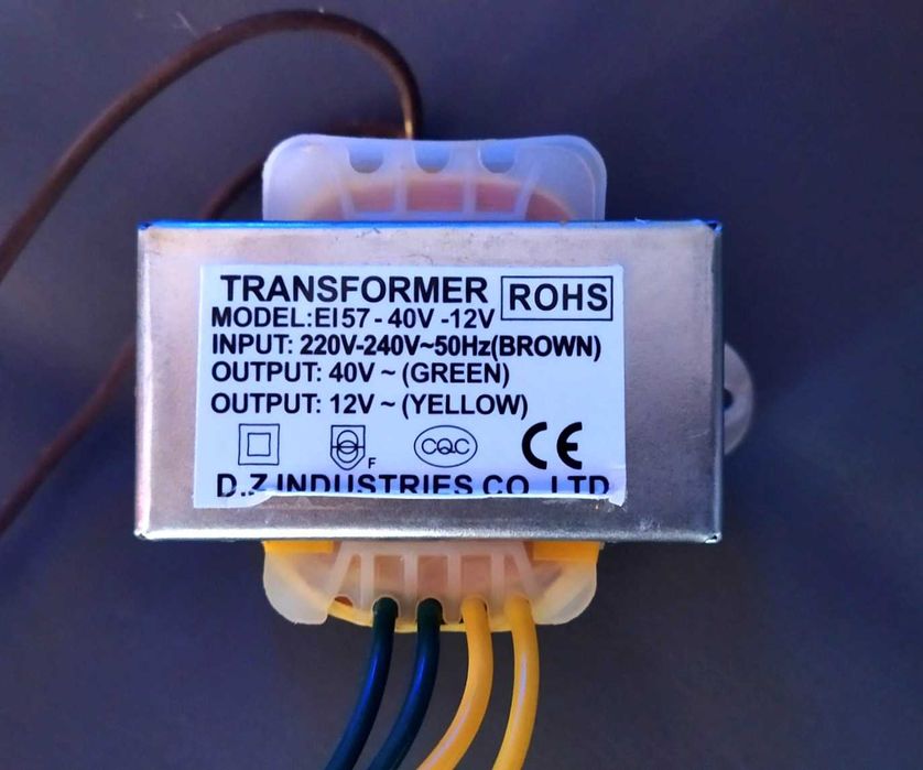 Transformator electric cu intrare 220 cu 2 ieșiri ( 12V / 40 V )
