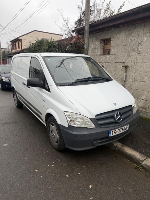 Vand mercedes vito 113 cdi masina este impecabila