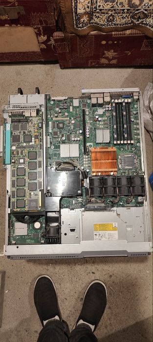 Продам 2 сервера 1U