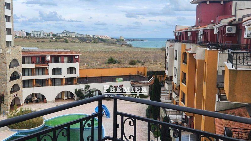 Апартамент с морска гледка в комплекс в Ахелой