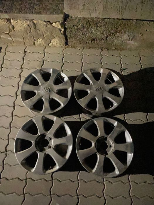 Хюндай R17 титан