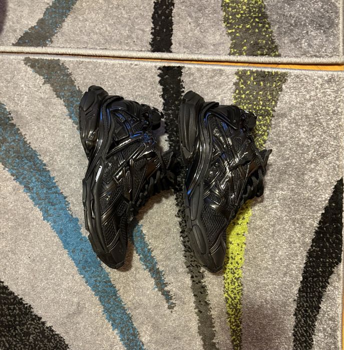 Balenciaga runner black