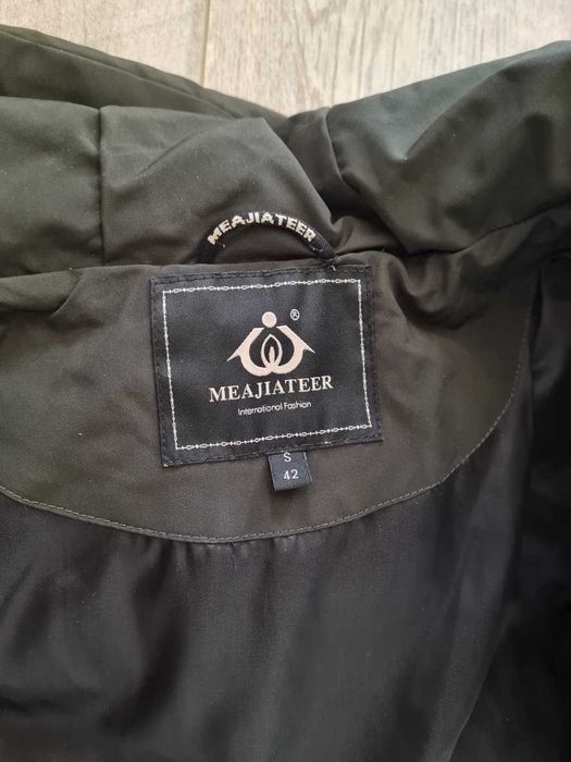 Куртка пуховик с капюшоном на девочку