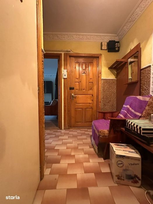 Etaj 2! Apartament 2 camere decomandat, zona Calarasi 4.
