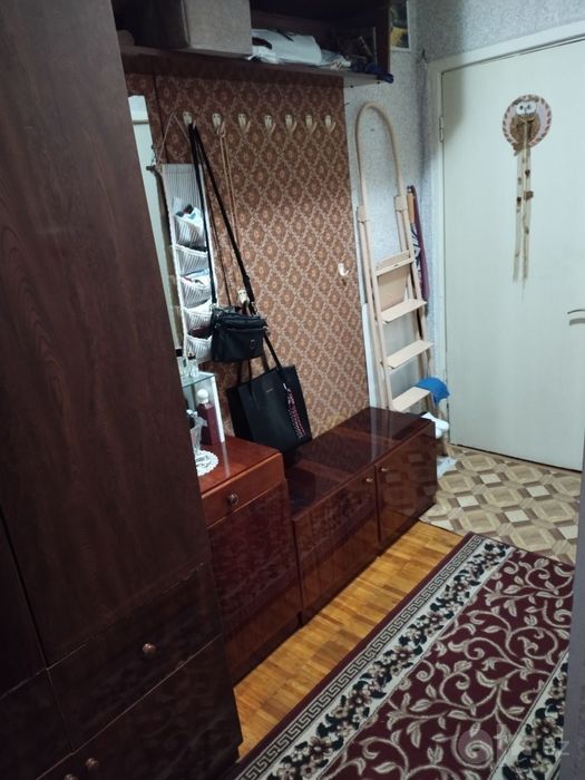Продается 1в2/4/5 Авиасозлар-2 ор-р Кадышева базар 40 кв2