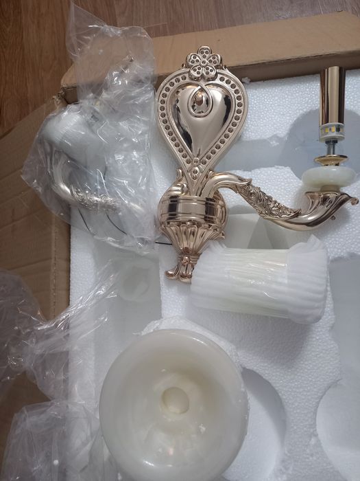 Продам новый настенный бра