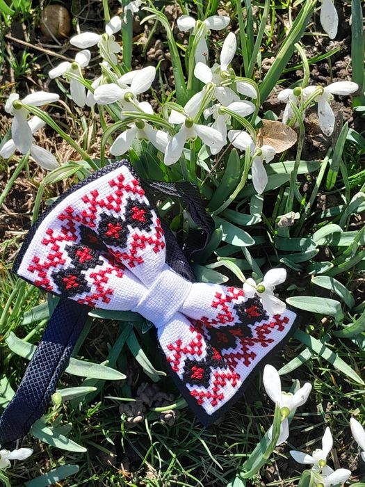 Papion traditional cusut manual pe etamina