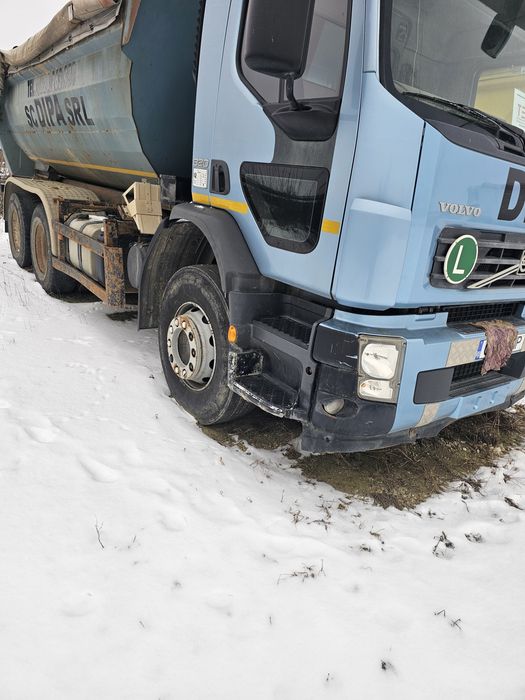 Volvo FE 320  pe trei axe