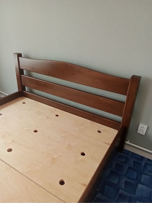Продам кровать деревяная 2000/1600