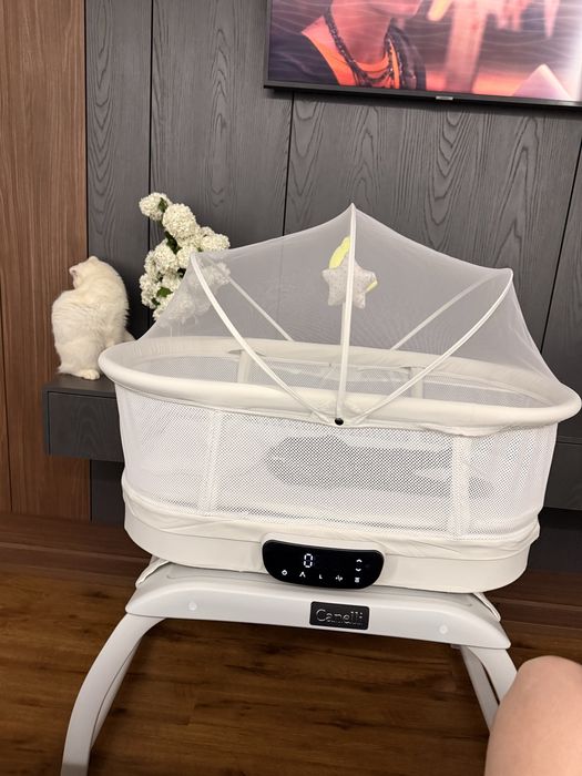 Детская кроватка-качалка на пульте