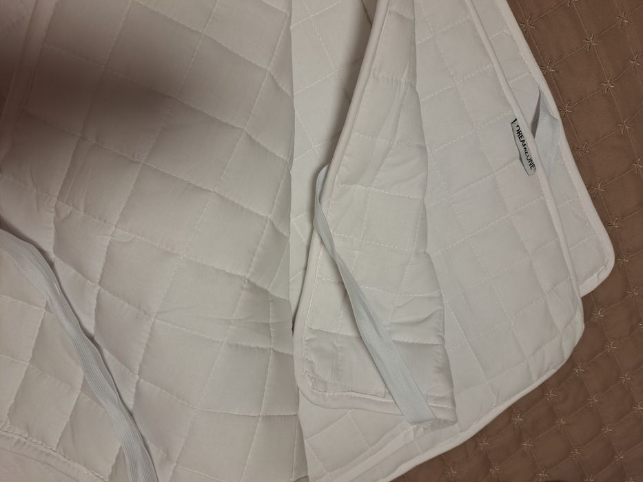 Надматрачна постелка протектор за легло