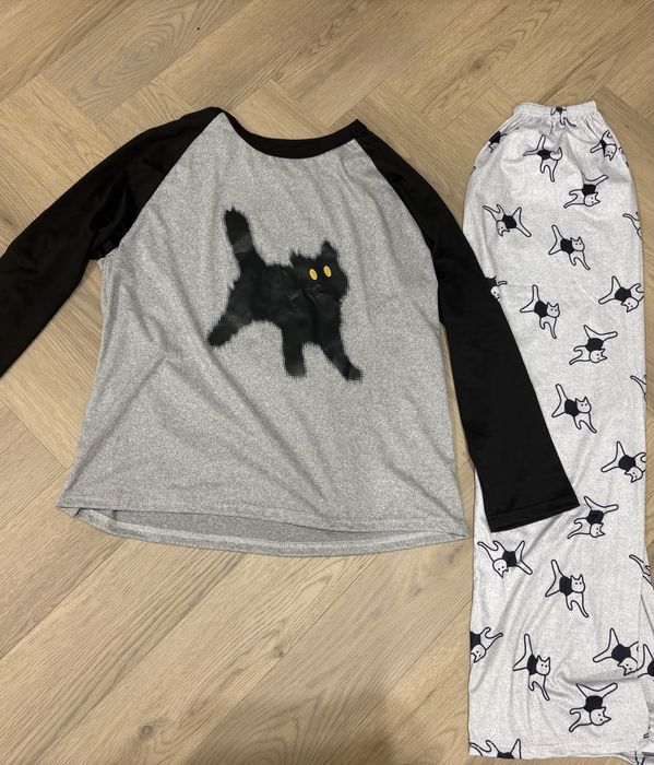 Пижама с принтом кошки. Размер L
