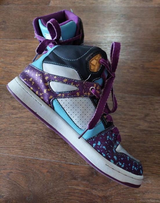 Продам кроссовки