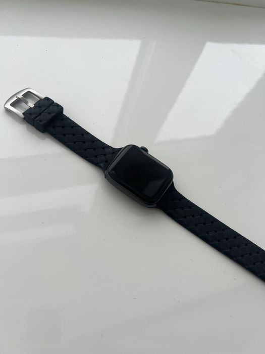 Apple Watch SE в отличном состоянии