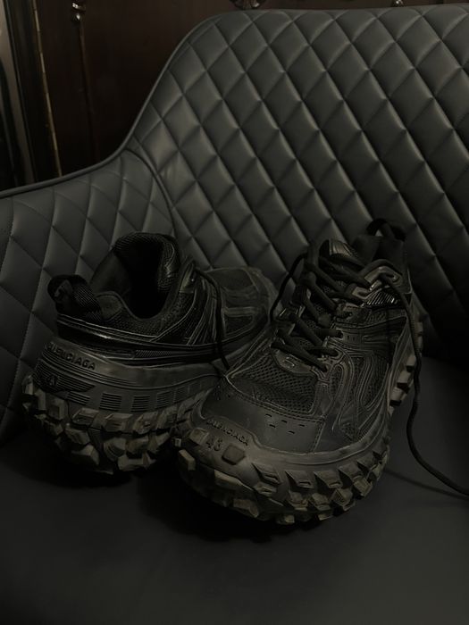 Balenciaga Defender/Bouncer Popoveni • OLX.ro