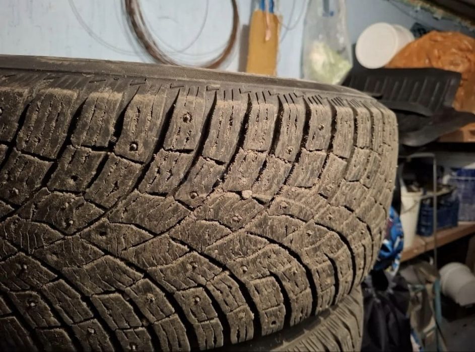 Продам шины с дисками на джип