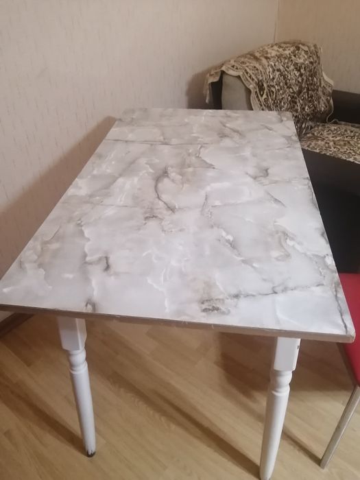 Продам стол кухонный