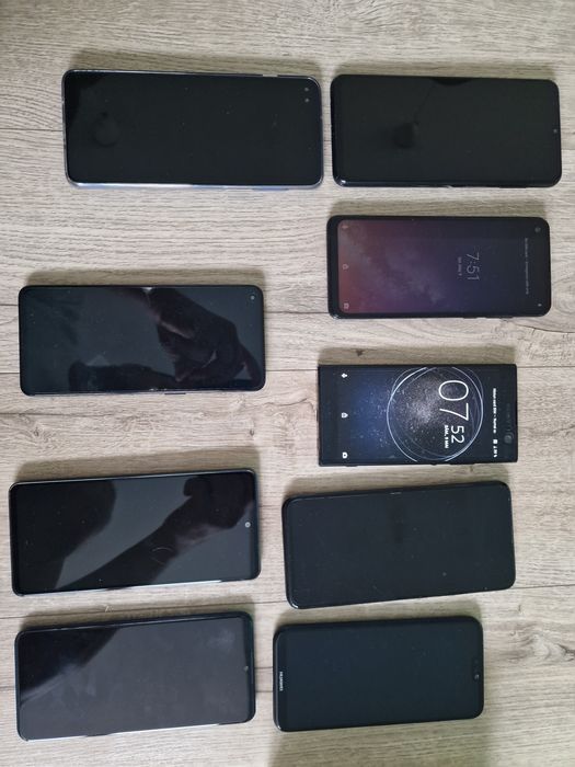 Lot de telefoane full box in stare foarte buna(unele sunt noi)