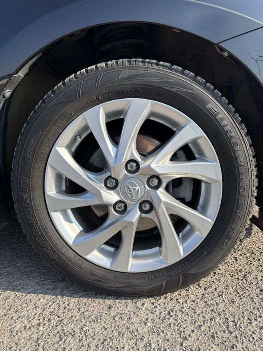 Toyota Auris 1.8/ Hybrid/ E-CVT/ 136 к.с