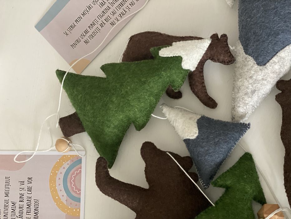 Ghirlande cu elemente din lână