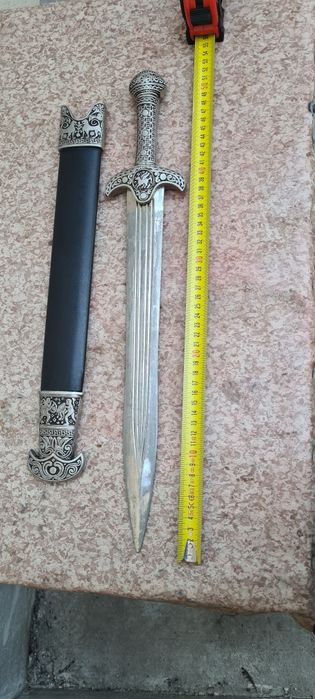 Реквизит за филм реплика на гладиаторски меч. Изработен от масивно жел