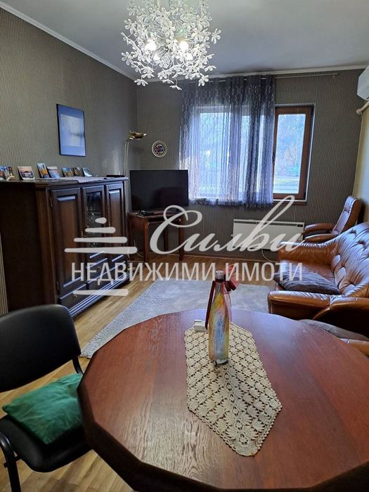 Дава се под наем Тристаен апартамент в Шумен, Военно училище - 90 кв.м за 331.5 € - Снимка #4