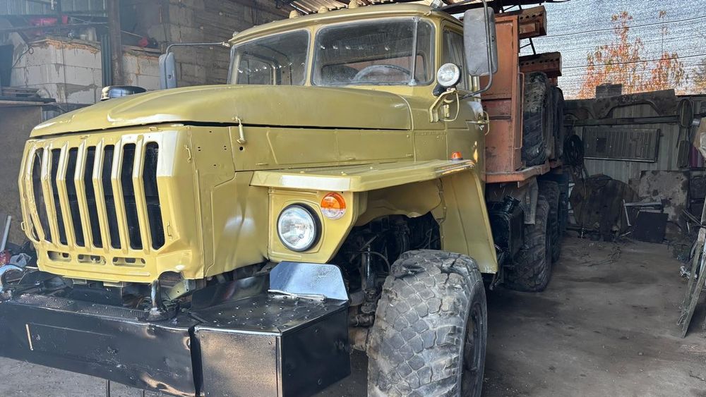 Продается Урал лесовоз