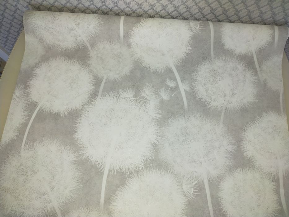 Один новый рулон обоев метровый