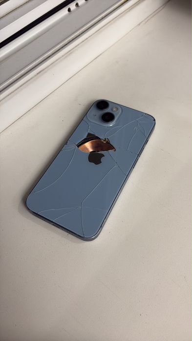 Продам iPhone 14 в синем цвете