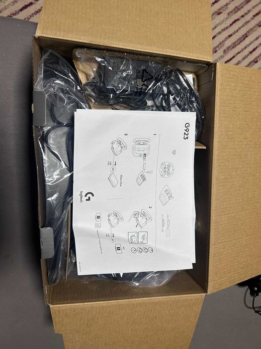 Volan Logitech G923 Trueforce si shimbator de viteze