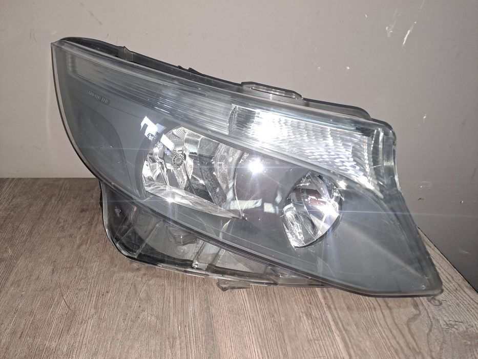 Mercedes Vito/ Viano фар десен