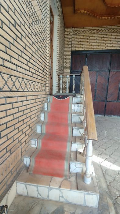 Ховли сотилади 2 этажли