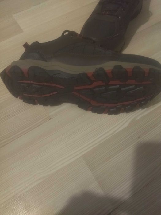 Продам обувь Skechers