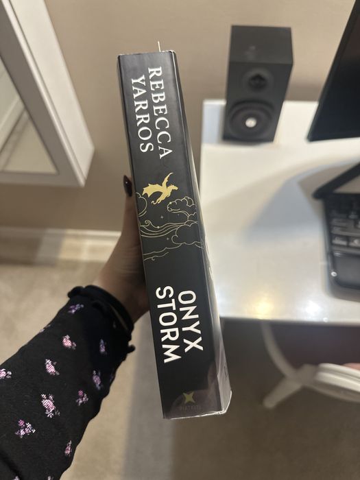 Onyx Storm (Paperback) Ребека Ярос