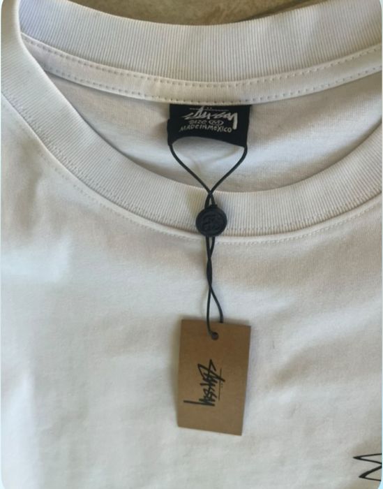 Продавам чисто нова тениска на Stussy!