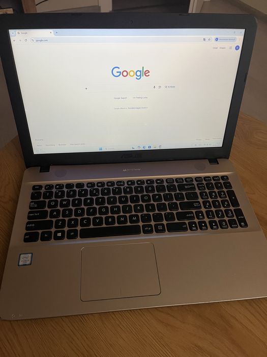 Laptop ASUS I3 generatia 6 perfect pentru scoala sau office